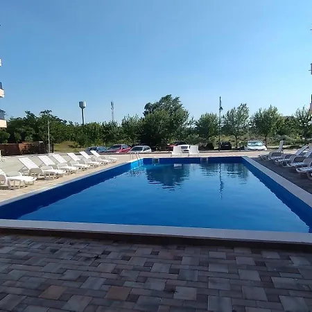 Kristi Lux New 1-bedroom With Pool, Balcony And Free Parking *
