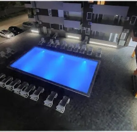 Kristi Lux New 1-bedroom With Pool, Balcony And Free Parking 公寓