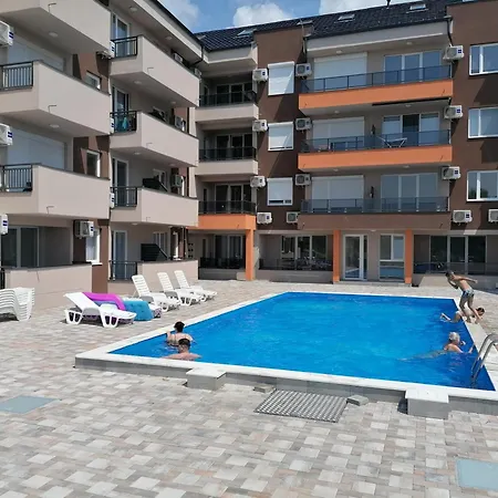 Kristi Lux New 1-bedroom With Pool, Balcony And Free Parking
